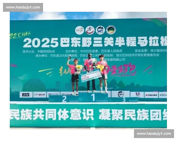 影像记忆:2025 野三关半马赛道骑行 —— 从起点拱门到云端花海 影像记忆:2025 野三关半马赛道骑行 —— 从起点拱门到云端花海