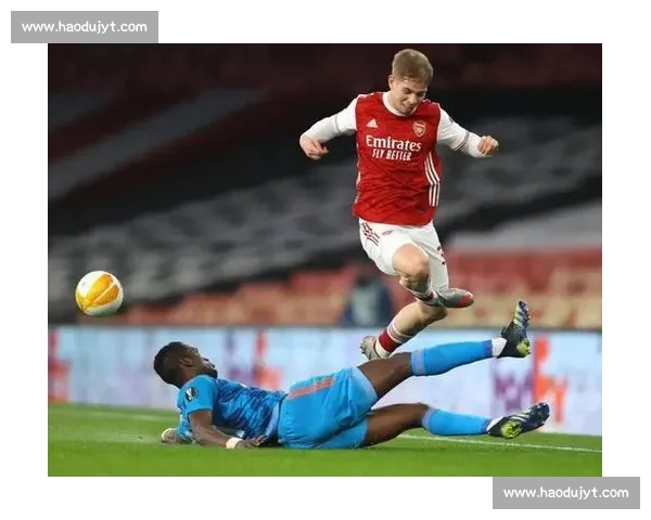 谢晖阳飞铲门将染黄 无锡门神姜何神扑助球队 2-0 取胜