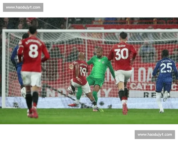 谢晖阳飞铲门将染黄 无锡门神姜何神扑助球队 2-0 取胜