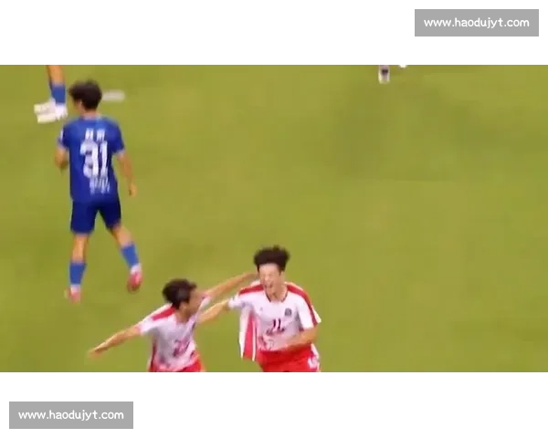 湘超首球！李章毓头球破门点燃贺龙体育场