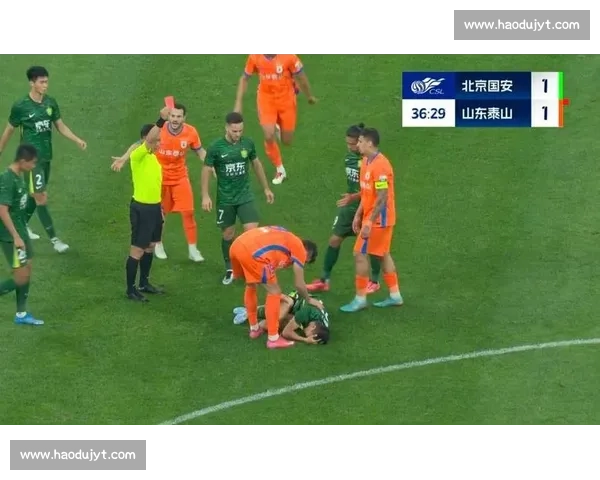 谢晖阳飞铲门将染黄 无锡门神姜何神扑助球队 2-0 取胜