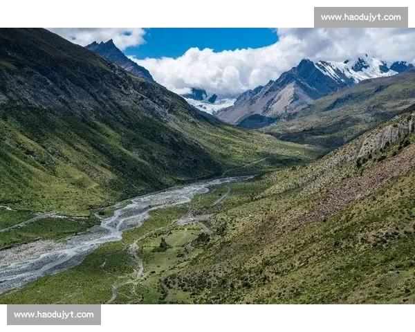 巅峰对决!2025 自然堂喜马拉雅极限越野跑林芝燃情开跑